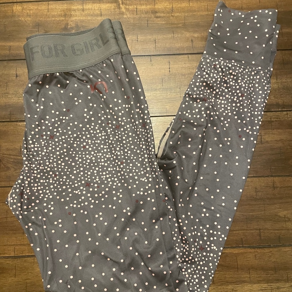 Base Layer Active Ware Leggings. Size S